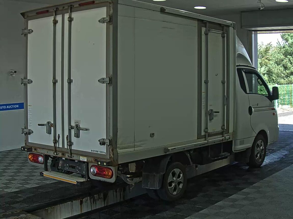 HYUNDAI PORTER II HIGH-ROOF BUILT-IN BOX TRUCK SUPER CAB 2023 - zdjęcie 5