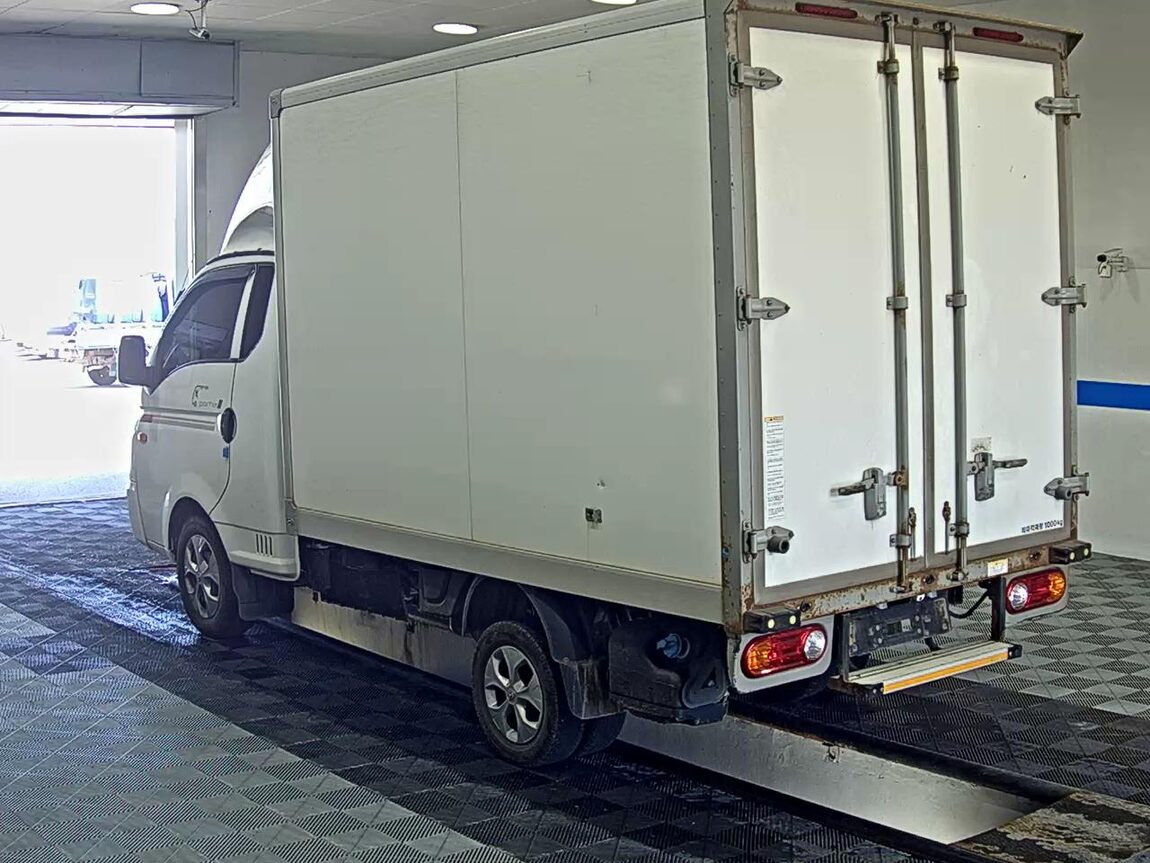 HYUNDAI PORTER II HIGH-ROOF BUILT-IN BOX TRUCK SUPER CAB 2023 - zdjęcie 6