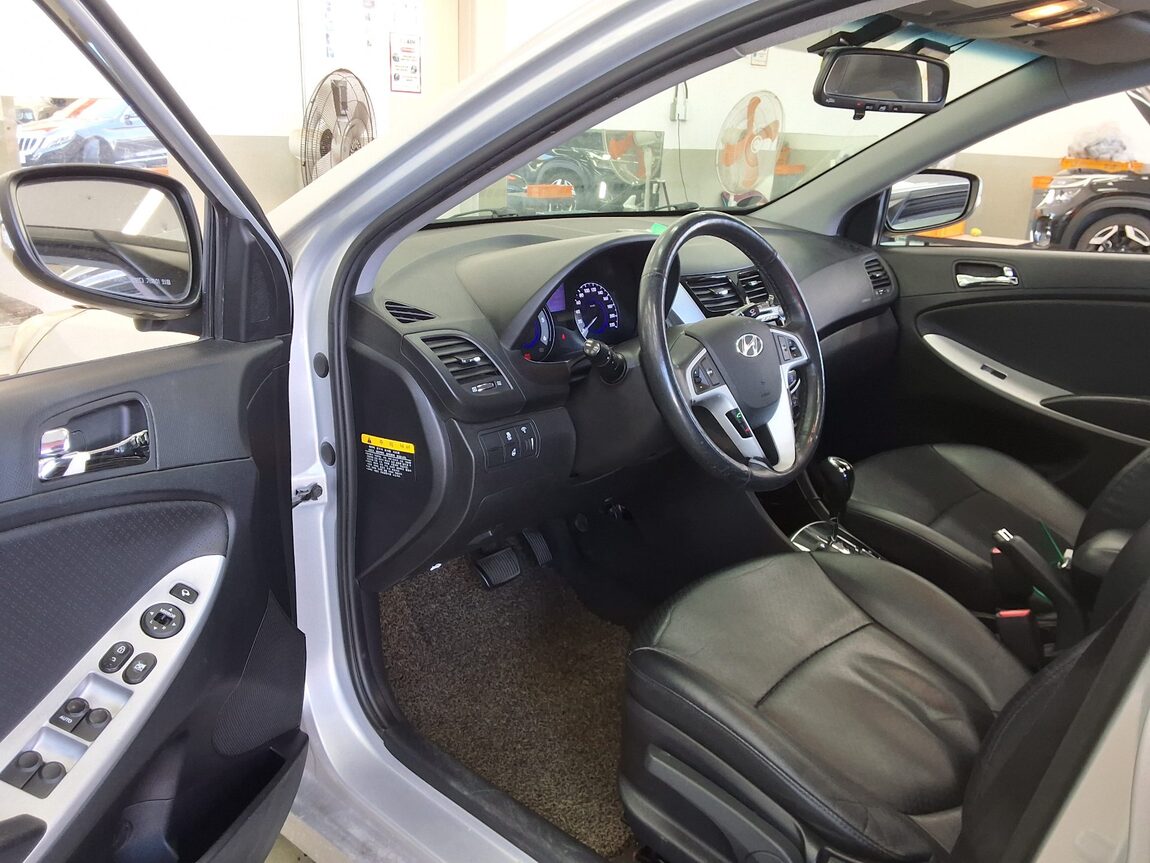 HYUNDAI NEW ACCENT 1.6 VGT PREMIER 2012 - zdjęcie 10