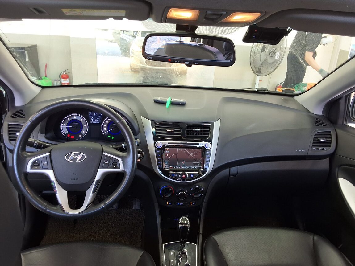HYUNDAI NEW ACCENT 1.6 VGT PREMIER 2012 - zdjęcie 11