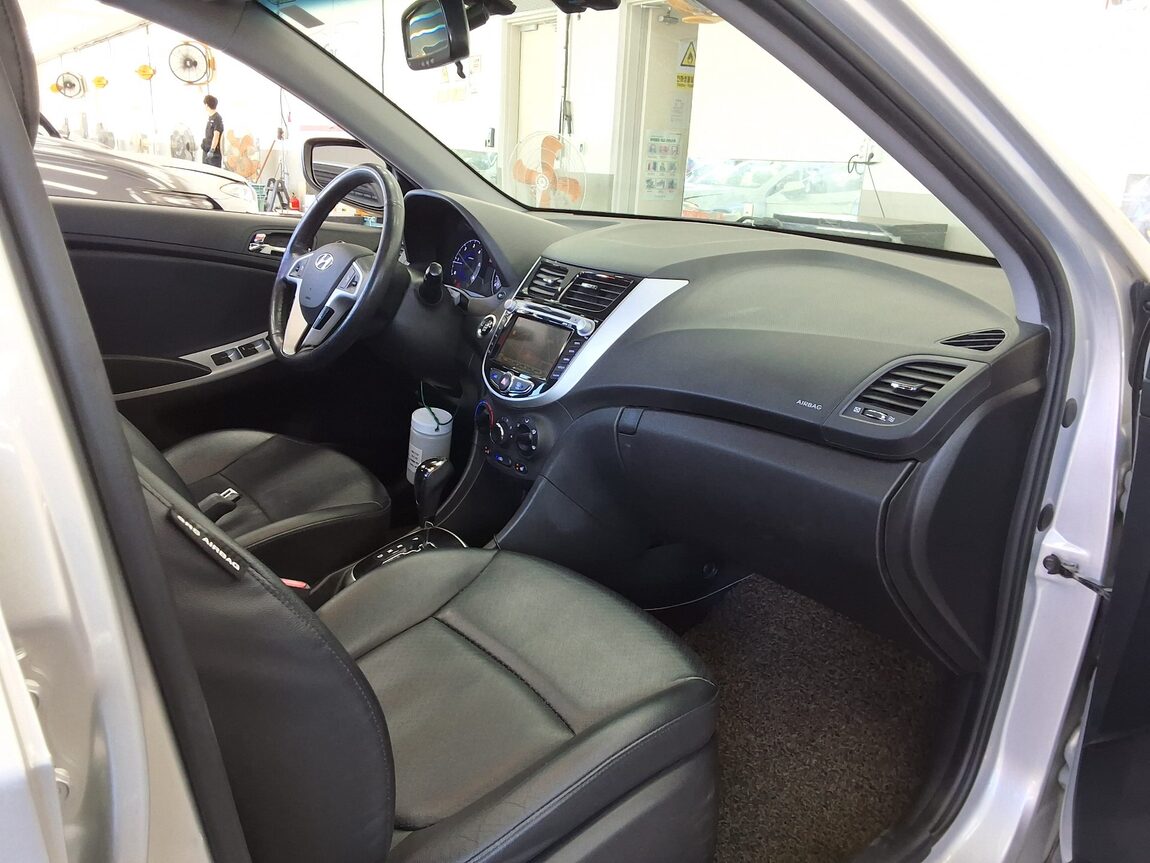 HYUNDAI NEW ACCENT 1.6 VGT PREMIER 2012 - zdjęcie 14