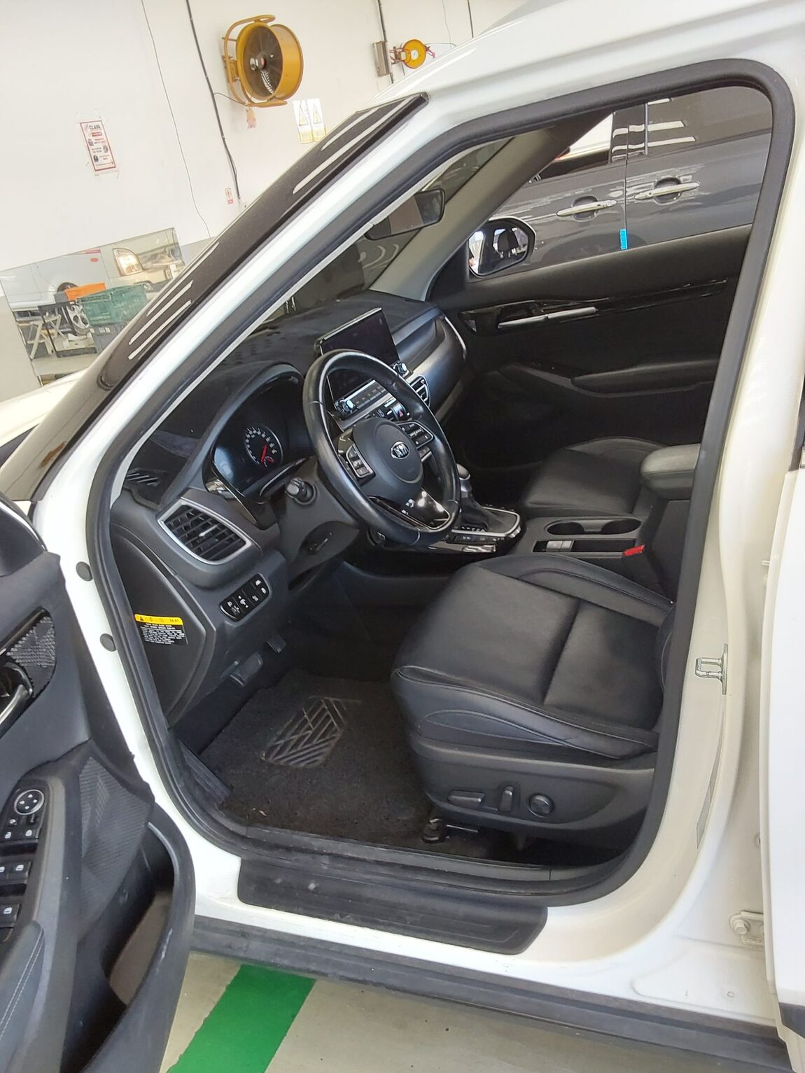 KIA SELTOS 1.6 GASOLINE 2WD NOBLESSE 2020 - zdjęcie 10