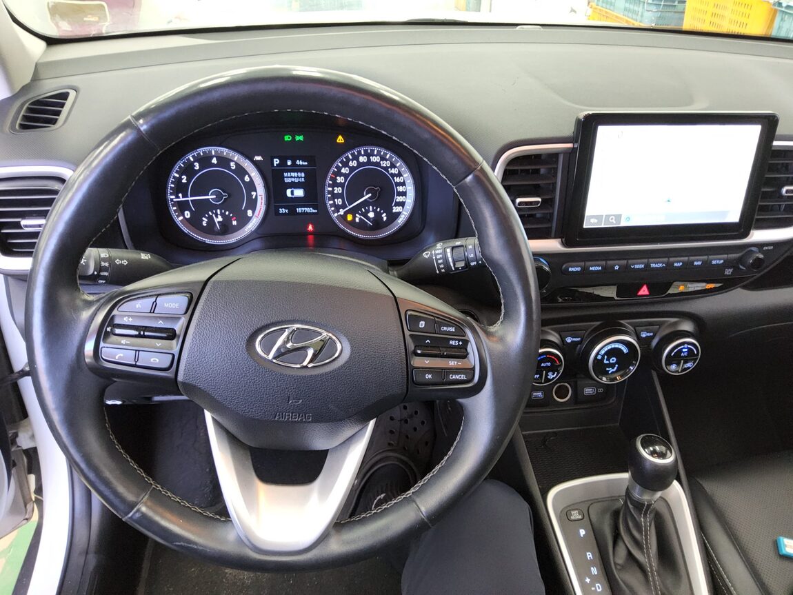 HYUNDAI VENUE 1.6 GASOLINE MODERN PLUS 2022 - zdjęcie 17
