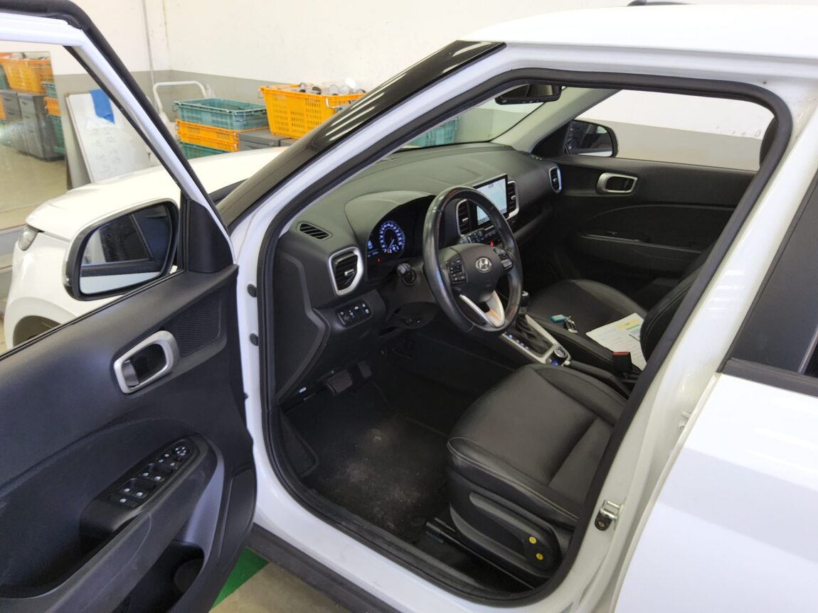 HYUNDAI VENUE 1.6 GASOLINE MODERN PLUS 2022 - zdjęcie 10