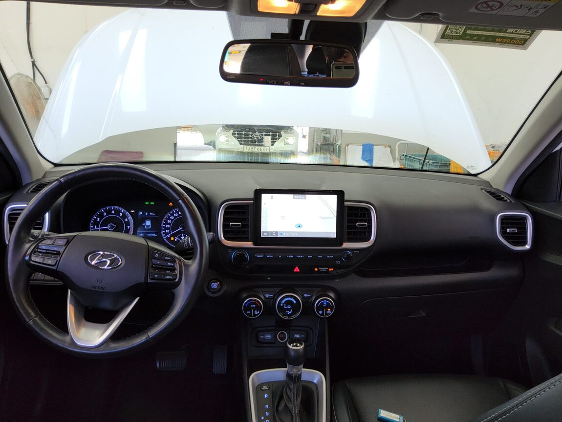HYUNDAI VENUE 1.6 GASOLINE MODERN PLUS 2022 - zdjęcie 11