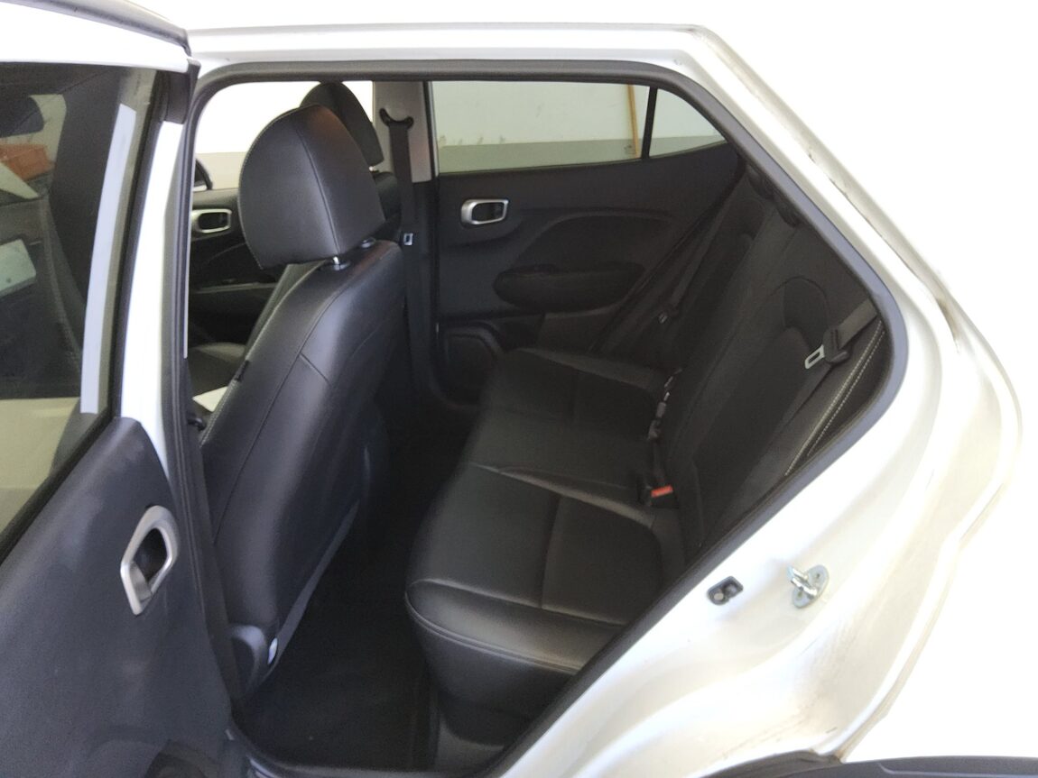 HYUNDAI VENUE 1.6 GASOLINE MODERN PLUS 2022 - zdjęcie 12