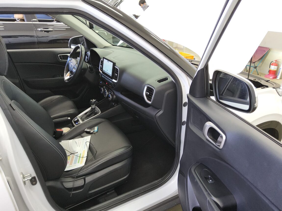 HYUNDAI VENUE 1.6 GASOLINE MODERN PLUS 2022 - zdjęcie 14