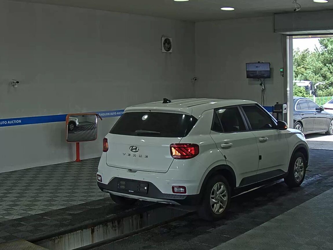 HYUNDAI VENUE 1.6 GASOLINE MODERN PLUS 2022 - zdjęcie 5