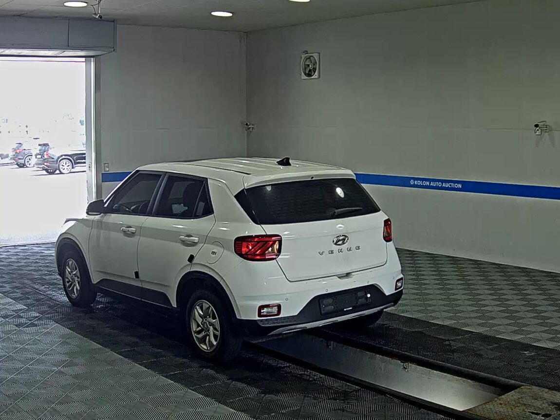HYUNDAI VENUE 1.6 GASOLINE MODERN PLUS 2022 - zdjęcie 6