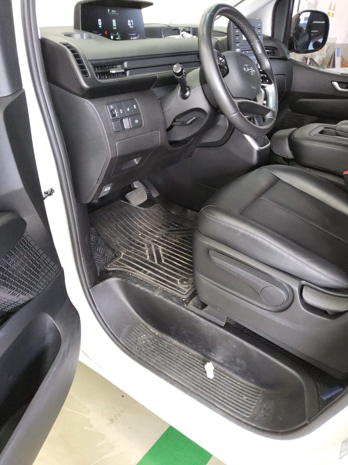 HYUNDAI STARIA 2.2 DIESEL CARGO 3-SEATER MODERN 2022 - zdjęcie 10