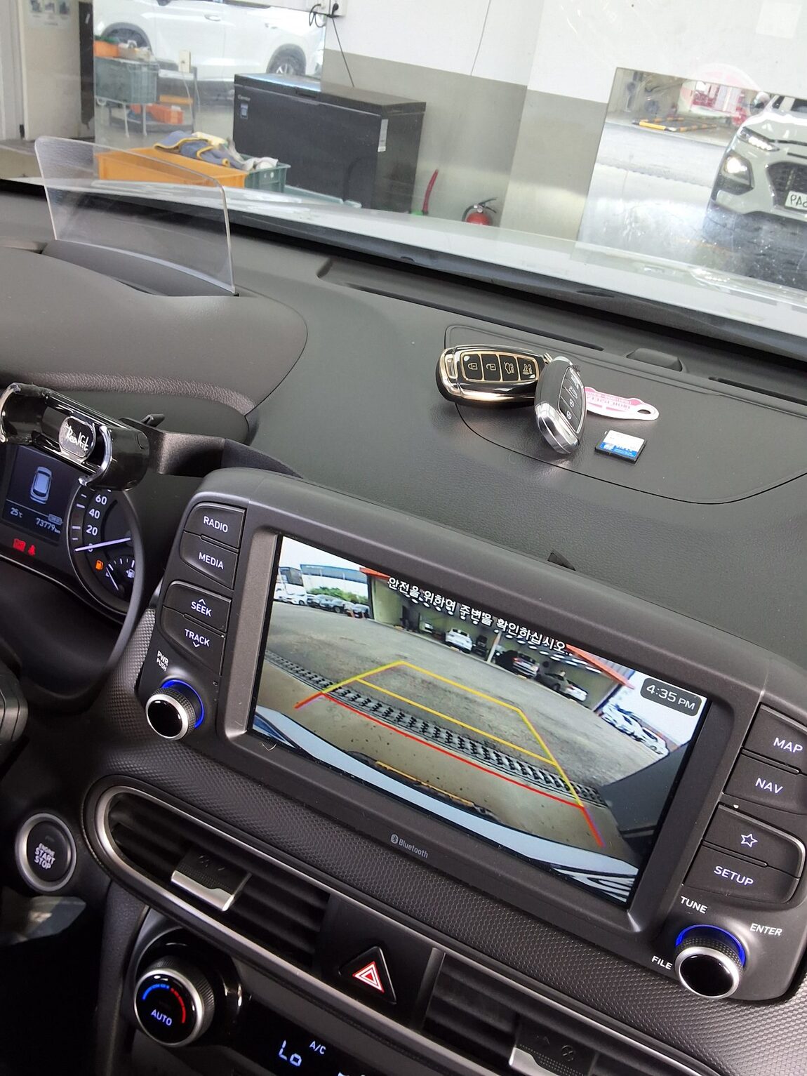 HYUNDAI KONA 1.6 GASOLINE 2WD MODERN ART 2018 - zdjęcie 17