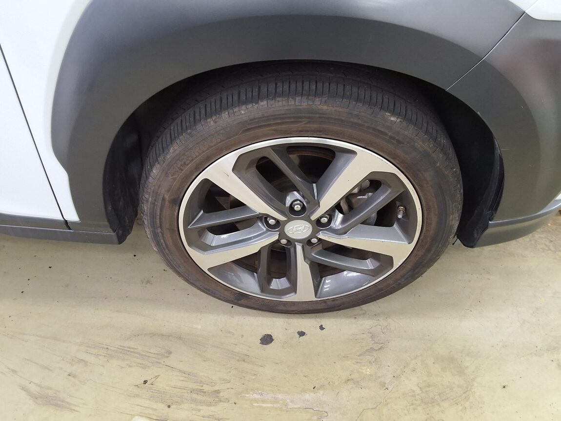 HYUNDAI KONA 1.6 GASOLINE 2WD MODERN ART 2018 - zdjęcie 23
