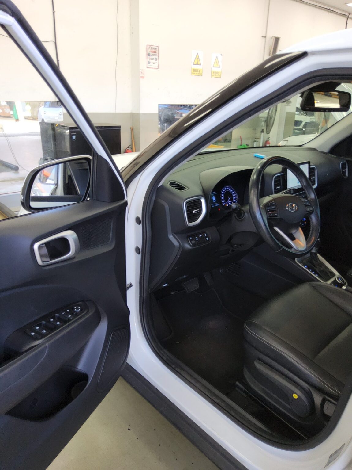 HYUNDAI VENUE 1.6 GASOLINE MODERN PLUS 2022 - zdjęcie 10