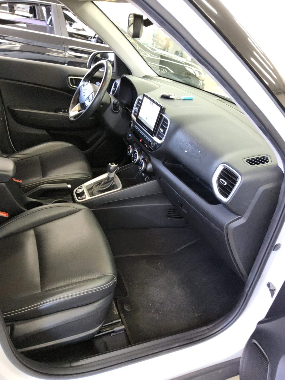 HYUNDAI VENUE 1.6 GASOLINE MODERN PLUS 2022 - zdjęcie 14