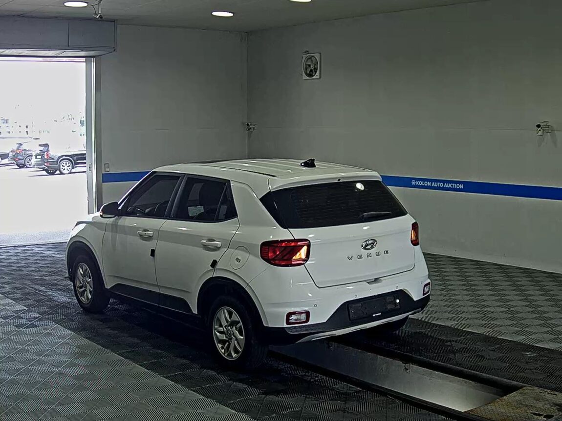 HYUNDAI VENUE 1.6 GASOLINE MODERN PLUS 2022 - zdjęcie 6