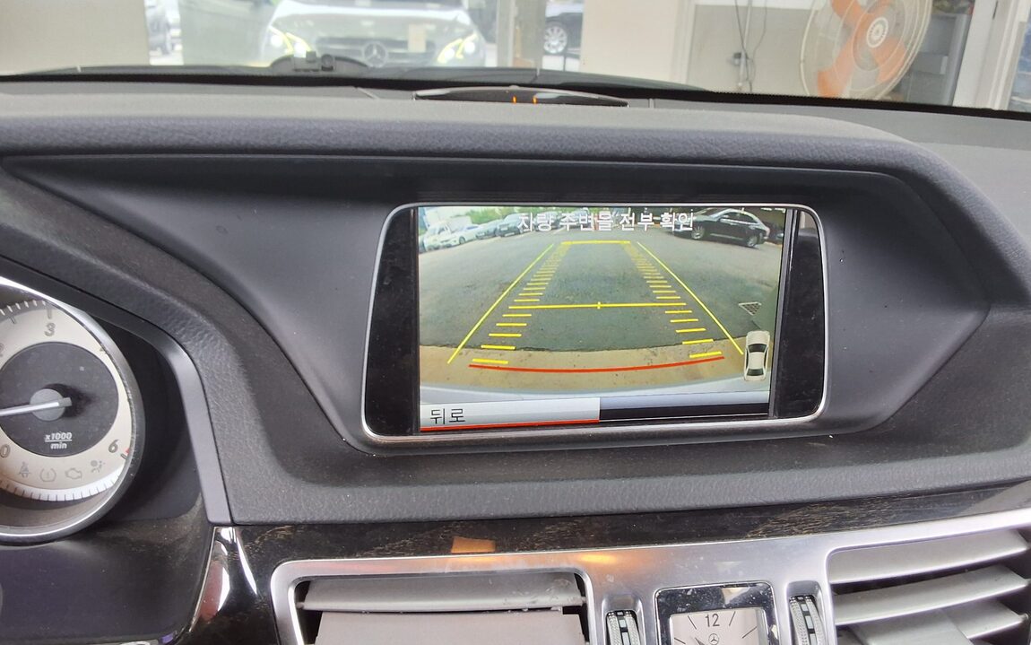 MERCEDES-BENZ E-CLASS (4TH GEN) E250 CDI 4MATIC 2014 - zdjęcie 19