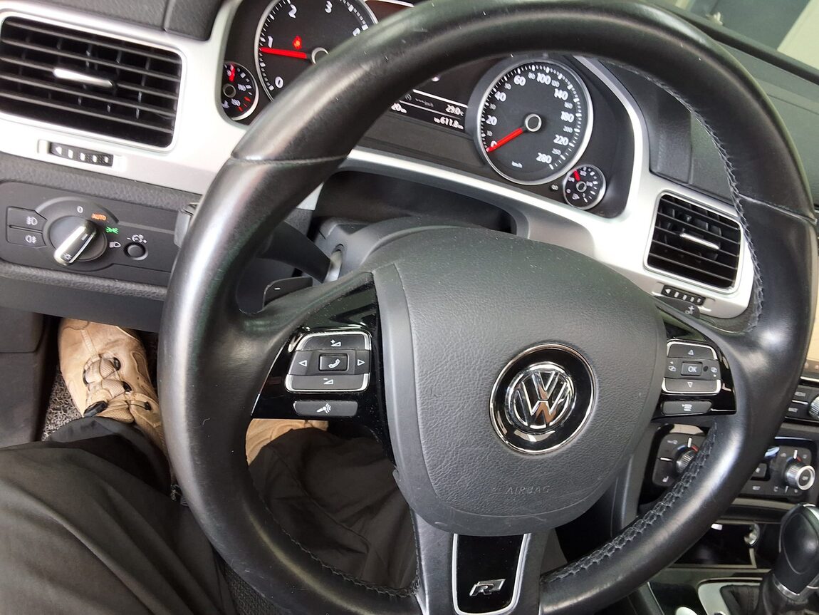 VOLKSWAGEN THE NEW TOUAREG (2ND GEN F/L) 3.0 V6 TDI BLUEMOTION R LINE 2016 - zdjęcie 23