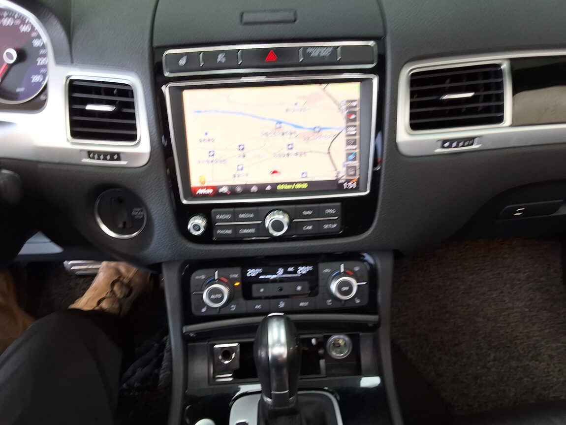 VOLKSWAGEN THE NEW TOUAREG (2ND GEN F/L) 3.0 V6 TDI BLUEMOTION R LINE 2016 - zdjęcie 24