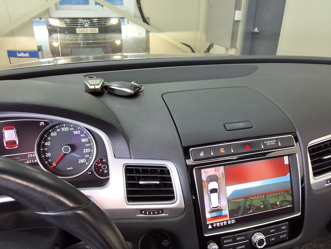 VOLKSWAGEN THE NEW TOUAREG (2ND GEN F/L) 3.0 V6 TDI BLUEMOTION R LINE 2016 - zdjęcie 27