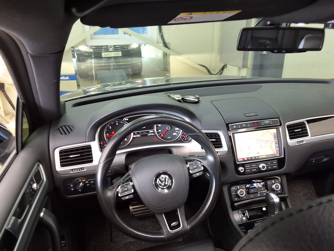 VOLKSWAGEN THE NEW TOUAREG (2ND GEN F/L) 3.0 V6 TDI BLUEMOTION R LINE 2016 - zdjęcie 12