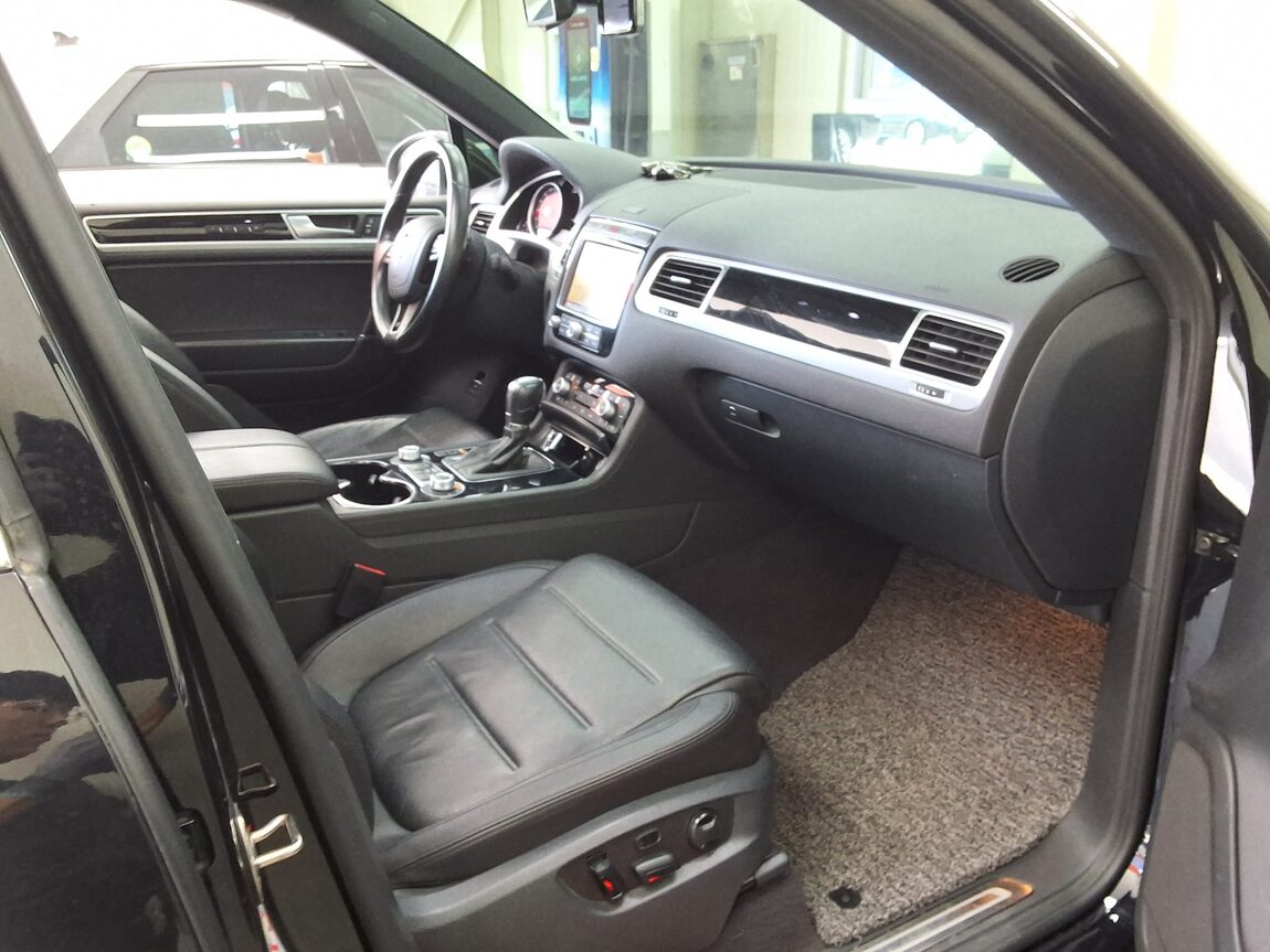 VOLKSWAGEN THE NEW TOUAREG (2ND GEN F/L) 3.0 V6 TDI BLUEMOTION R LINE 2016 - zdjęcie 15