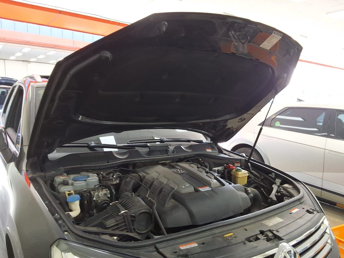 VOLKSWAGEN THE NEW TOUAREG (2ND GEN F/L) 3.0 V6 TDI BLUEMOTION R LINE 2016 - zdjęcie 18