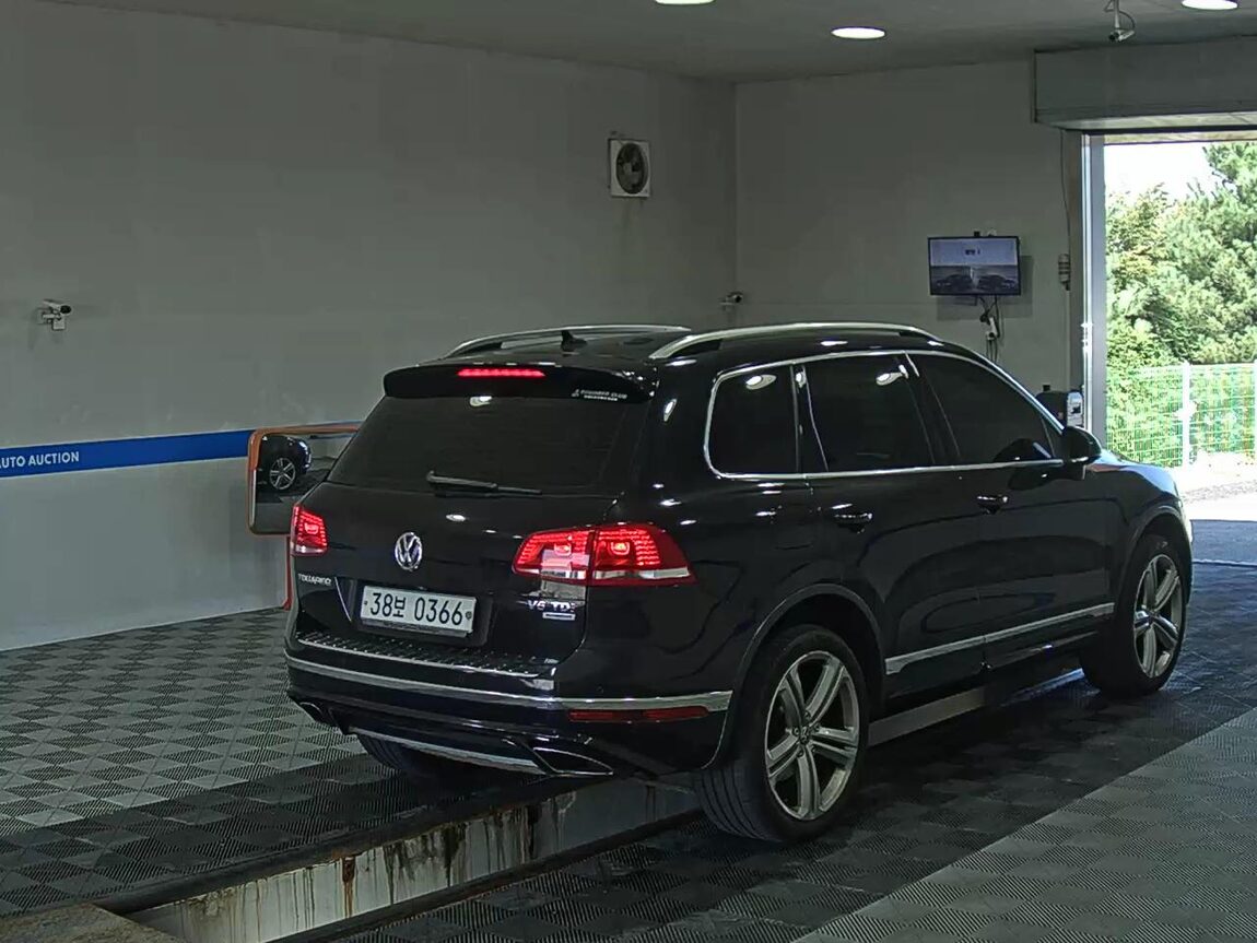 VOLKSWAGEN THE NEW TOUAREG (2ND GEN F/L) 3.0 V6 TDI BLUEMOTION R LINE 2016 - zdjęcie 5