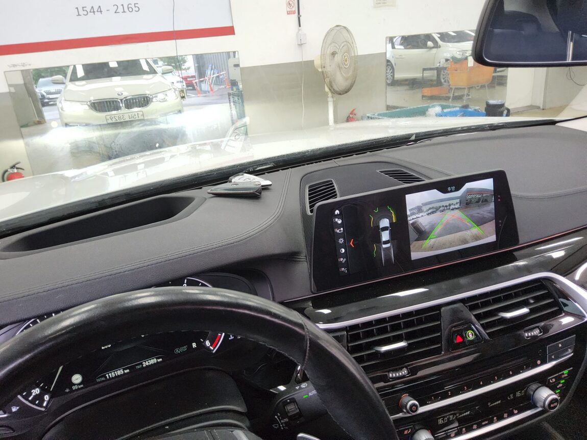 BMW 5 SERIES (7TH GEN) 520d LUXURY LINE SPECIAL 2018 - zdjęcie 18