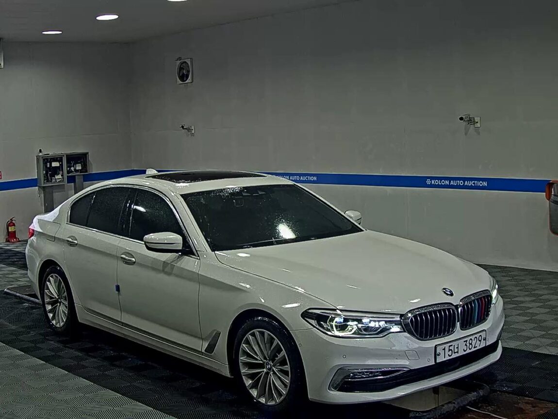 BMW 5 SERIES (7TH GEN) 520d LUXURY LINE SPECIAL 2018 - zdjęcie 3