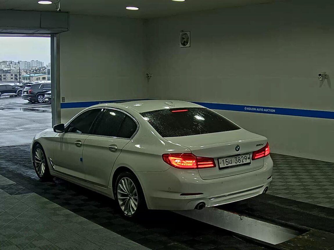 BMW 5 SERIES (7TH GEN) 520d LUXURY LINE SPECIAL 2018 - zdjęcie 6