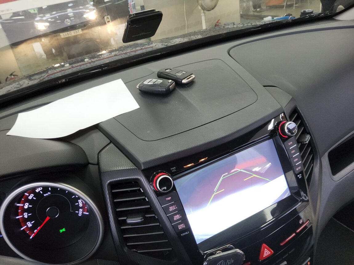 KG MOBILITY (SSANGYONG) TIVOLI AIR DIESEL 2WD IX 2016 - zdjęcie 17