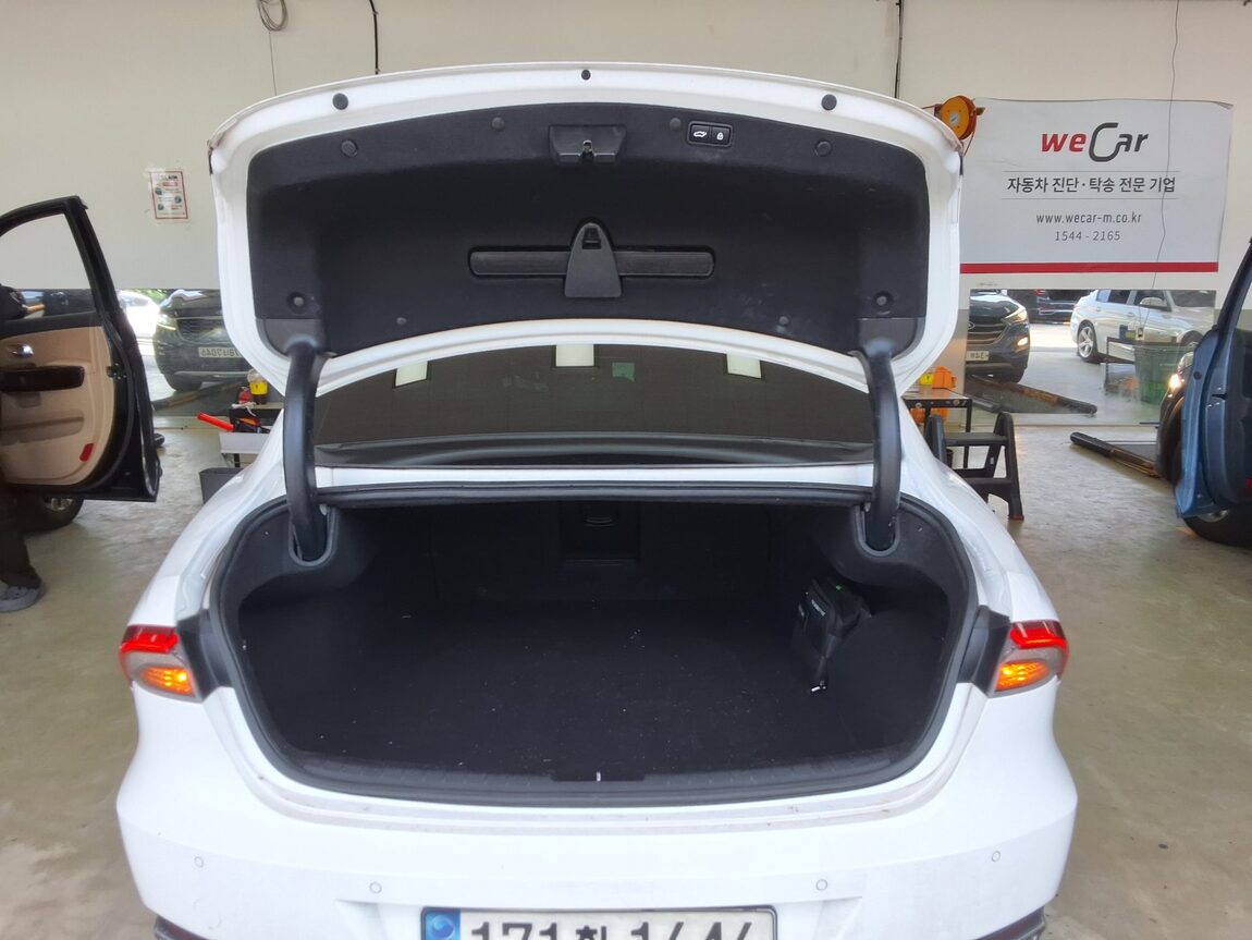 HYUNDAI THE NEW GRANDEUR IG HYBRID 2.4 HEV LE BLANC 2022 - zdjęcie 16