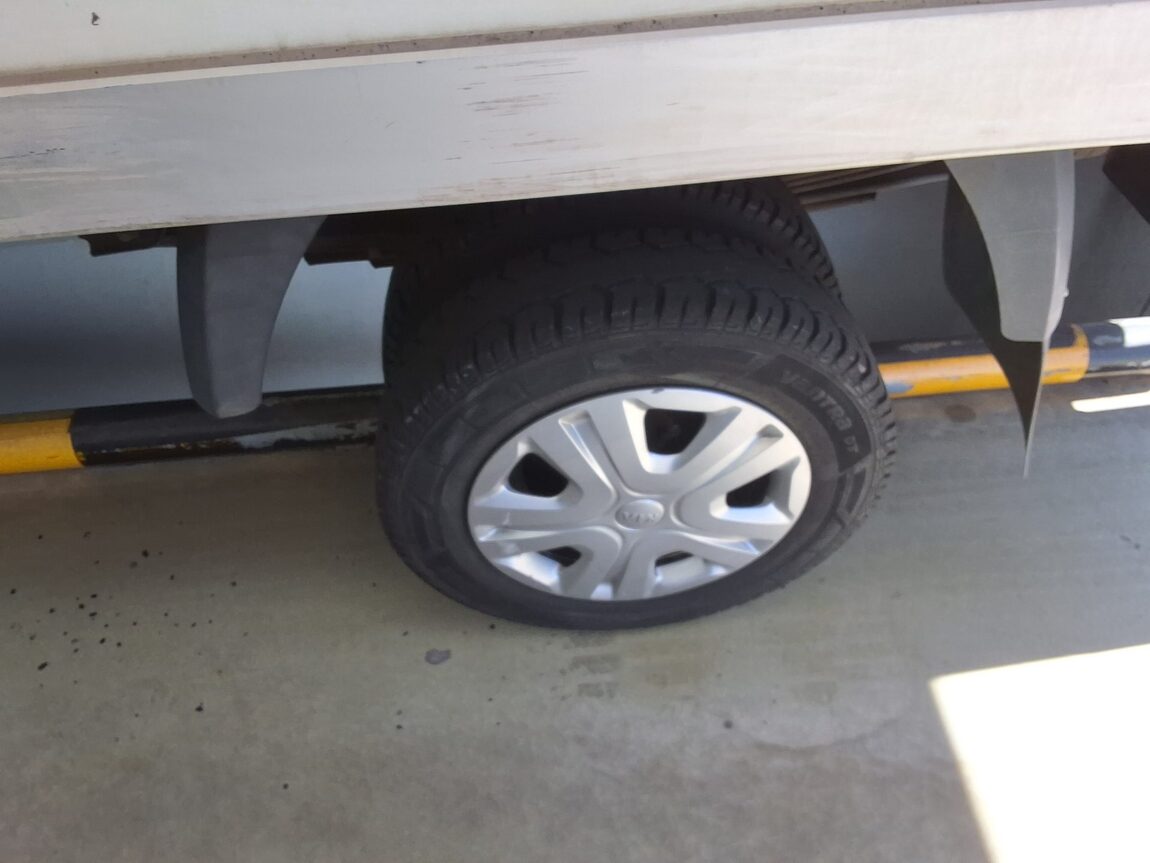 KIA BONGO III CARGO BUILT-IN BOX TRUCK 1 TON KING CAB LOW DECK 2019 - zdjęcie 16
