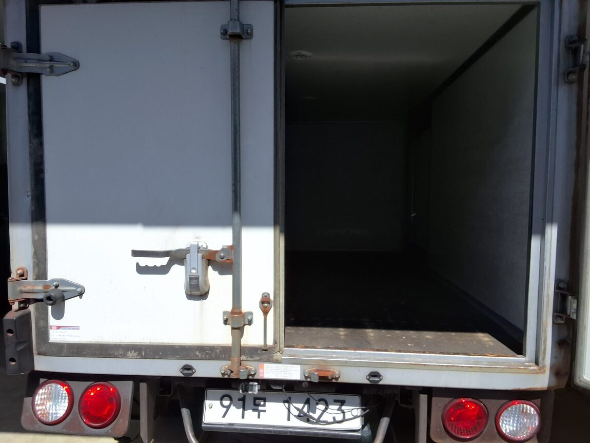 KIA BONGO III CARGO BUILT-IN BOX TRUCK 1 TON KING CAB LOW DECK 2019 - zdjęcie 13