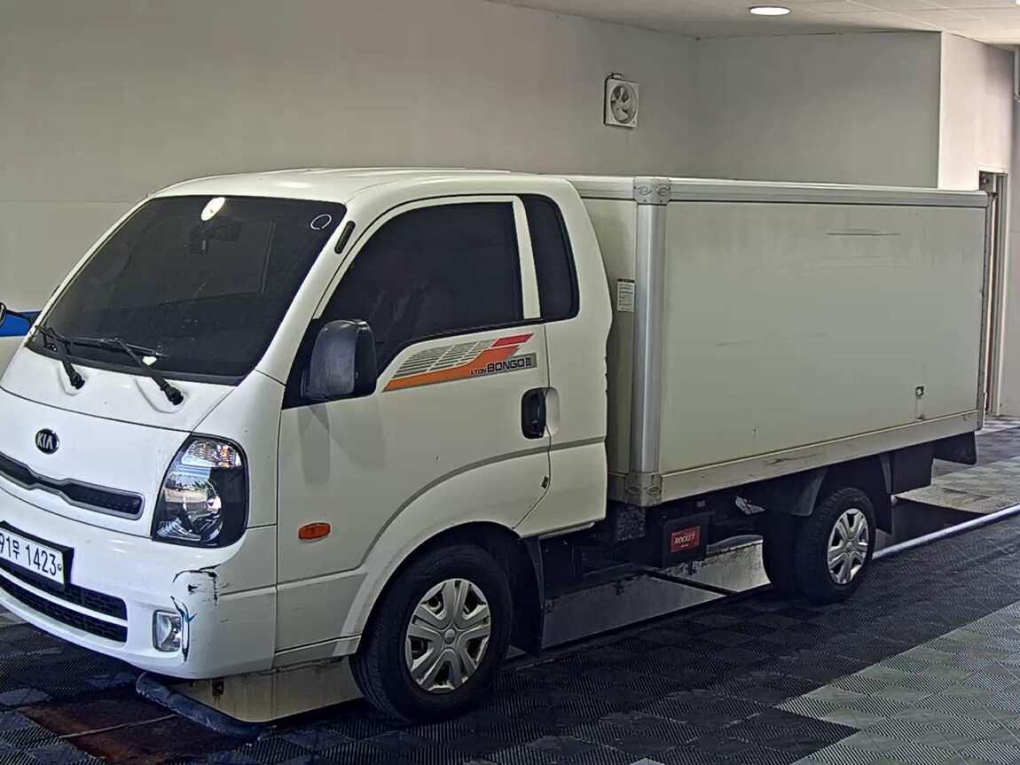 KIA BONGO III CARGO BUILT-IN BOX TRUCK 1 TON KING CAB LOW DECK 2019 - zdjęcie 2