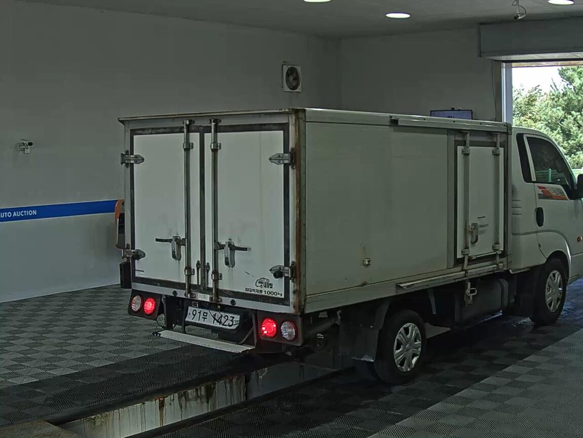 KIA BONGO III CARGO BUILT-IN BOX TRUCK 1 TON KING CAB LOW DECK 2019 - zdjęcie 5