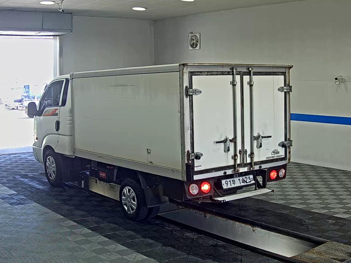 KIA BONGO III CARGO BUILT-IN BOX TRUCK 1 TON KING CAB LOW DECK 2019 - zdjęcie 6