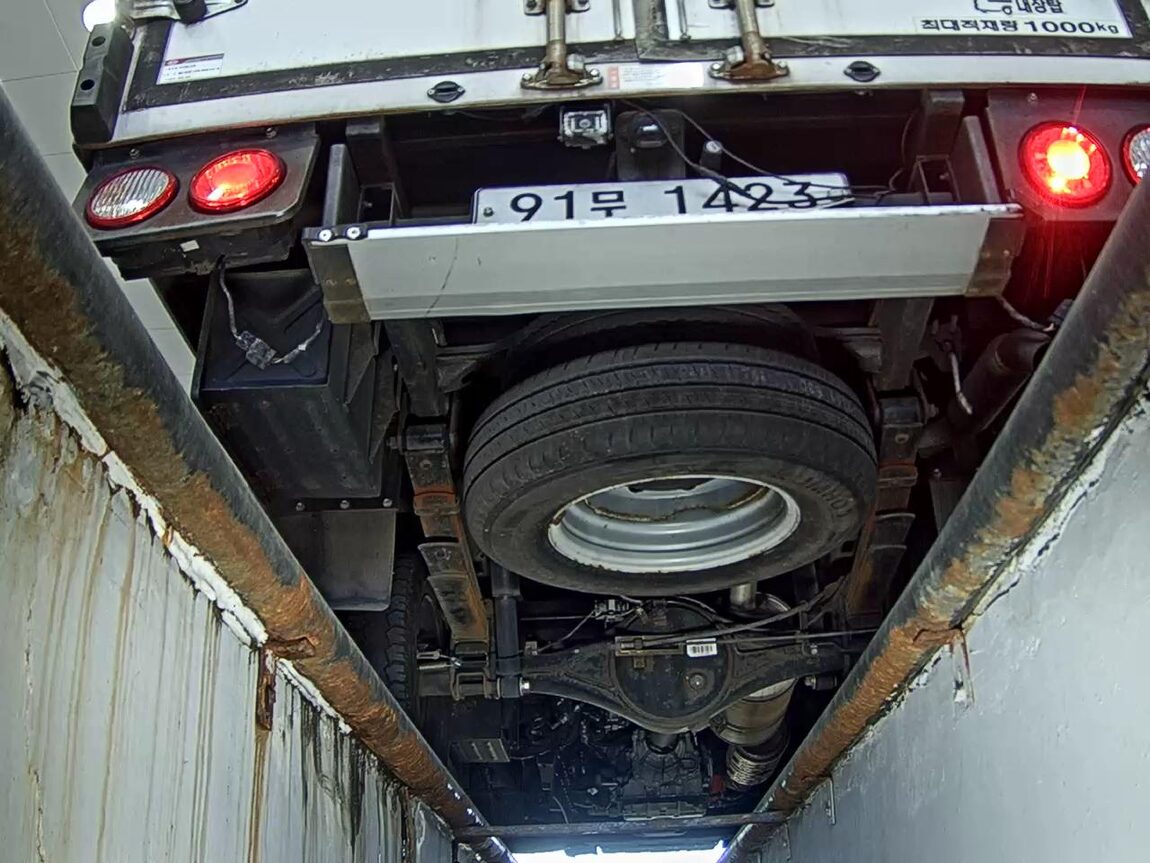 KIA BONGO III CARGO BUILT-IN BOX TRUCK 1 TON KING CAB LOW DECK 2019 - zdjęcie 8