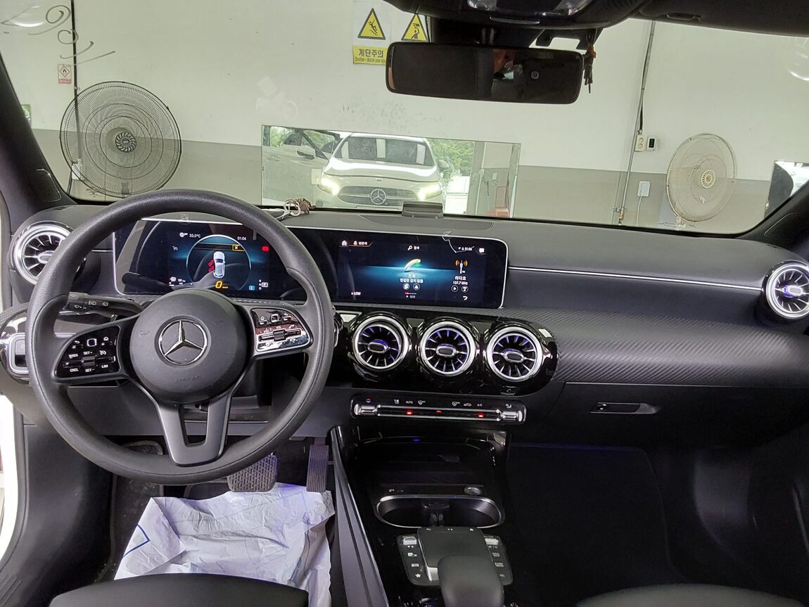 MERCEDES-BENZ A-CLASS (4TH GEN) A220 HATCHBACK 2020 - zdjęcie 11