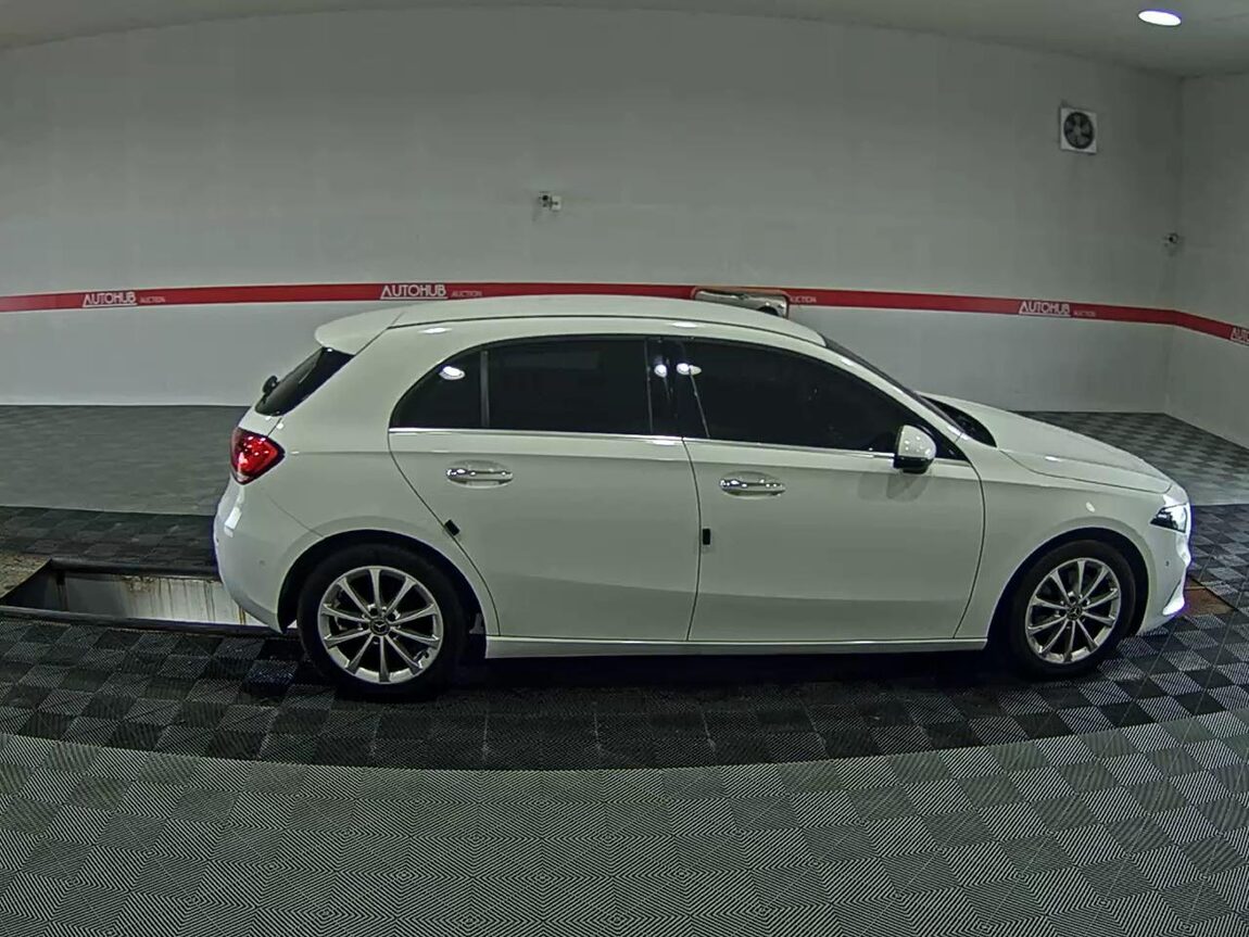 MERCEDES-BENZ A-CLASS (4TH GEN) A220 HATCHBACK 2020 - zdjęcie 4