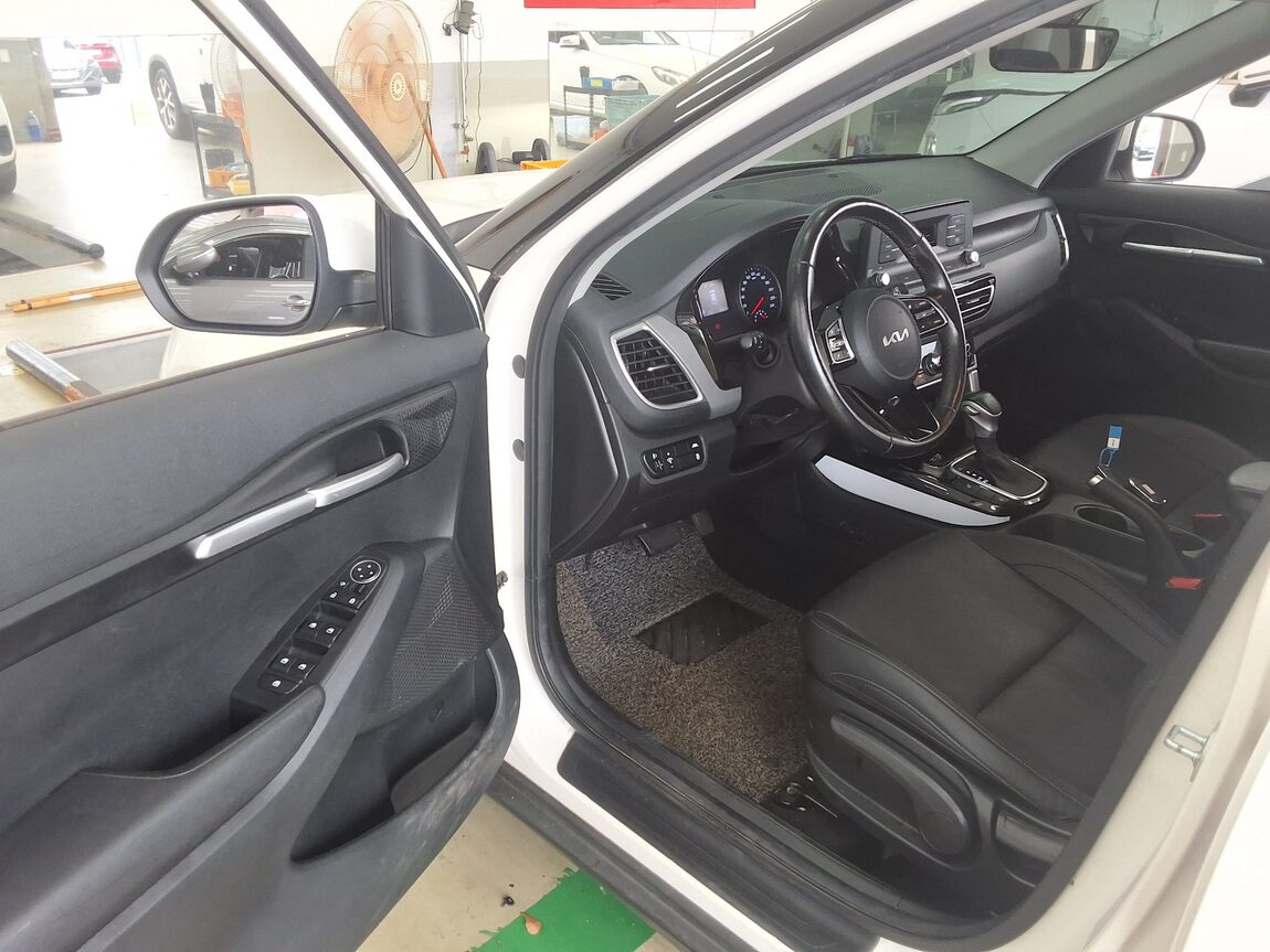 KIA SELTOS 1.6 GASOLINE 2WD TRENDY 2023 - zdjęcie 11
