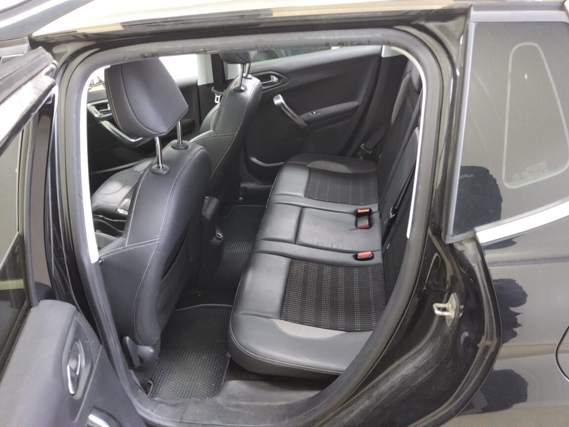 PEUGEOT 2008 1.6 e-HDi FELINE L 2016 - zdjęcie 12
