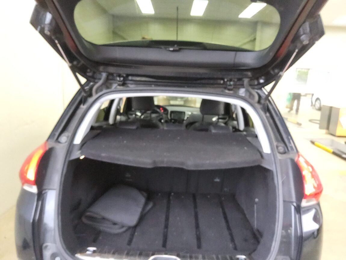 PEUGEOT 2008 1.6 e-HDi FELINE L 2016 - zdjęcie 15