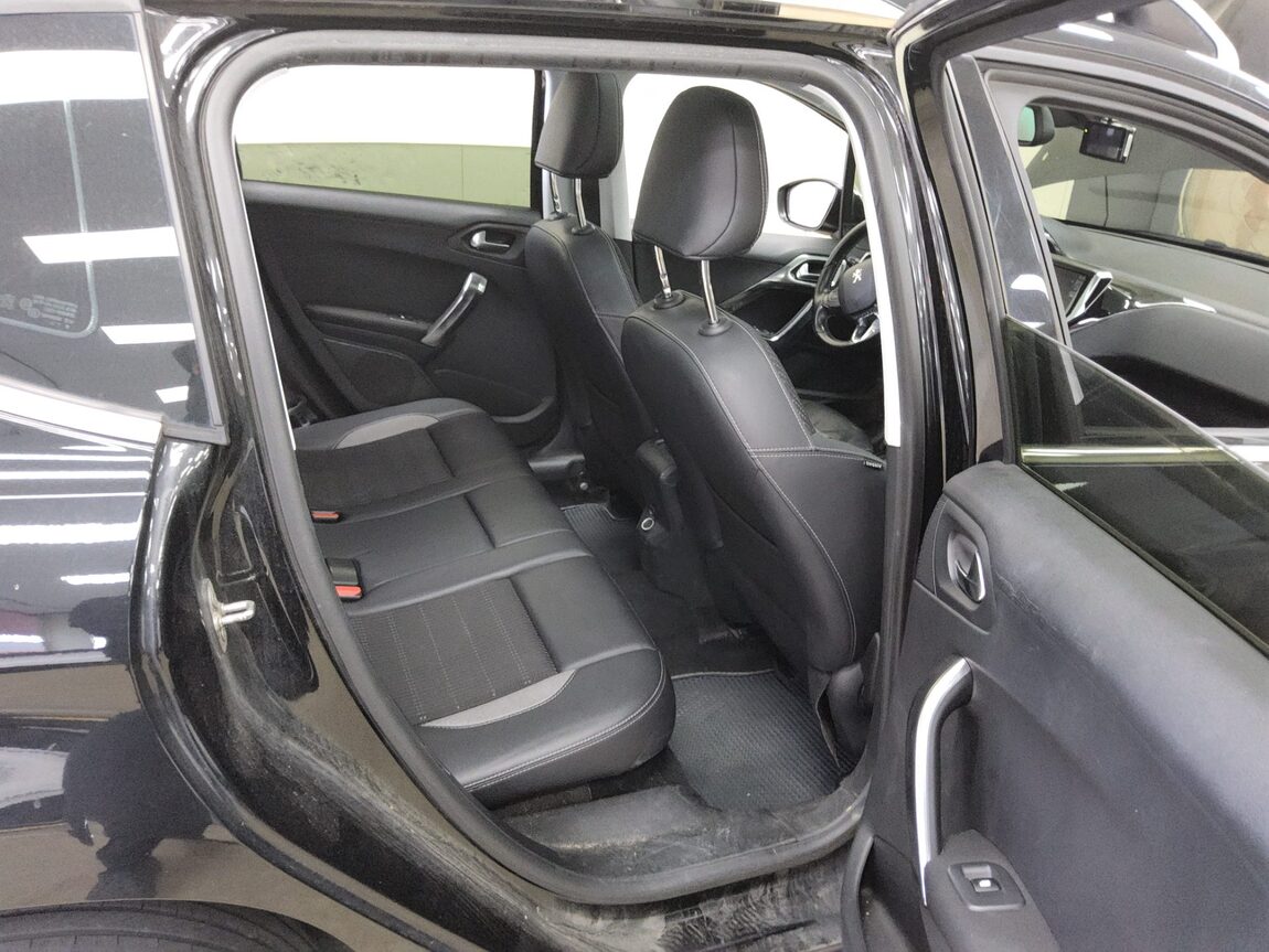 PEUGEOT 2008 1.6 e-HDi FELINE L 2016 - zdjęcie 13