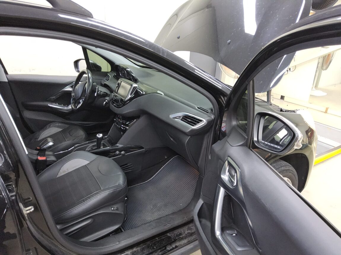 PEUGEOT 2008 1.6 e-HDi FELINE L 2016 - zdjęcie 14
