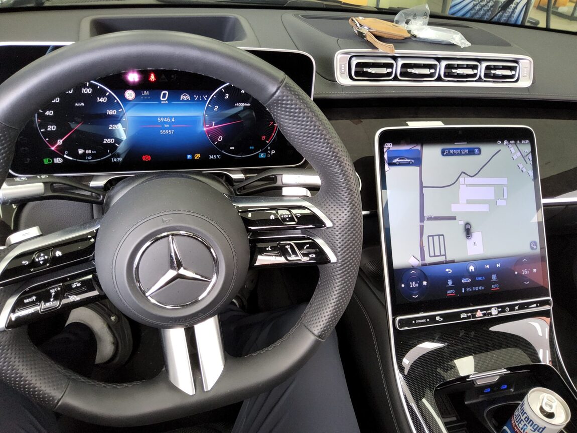 MERCEDES-BENZ S-CLASS (7TH GEN) S500L 4MATIC 2023 - zdjęcie 17