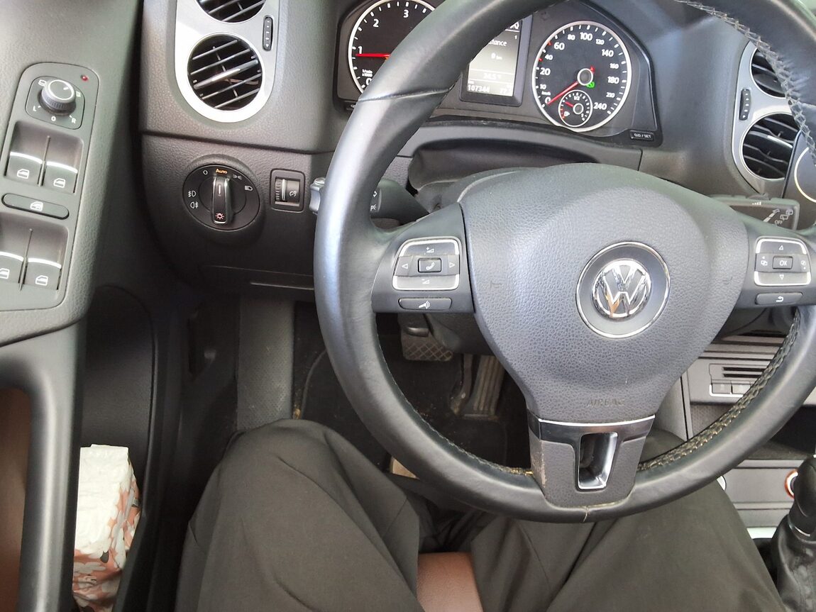VOLKSWAGEN TIGUAN 2.0 TDI BLUEMOTION PREMIUM 2016 - zdjęcie 23