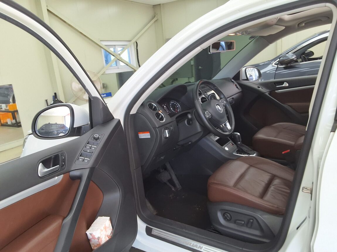VOLKSWAGEN TIGUAN 2.0 TDI BLUEMOTION PREMIUM 2016 - zdjęcie 11
