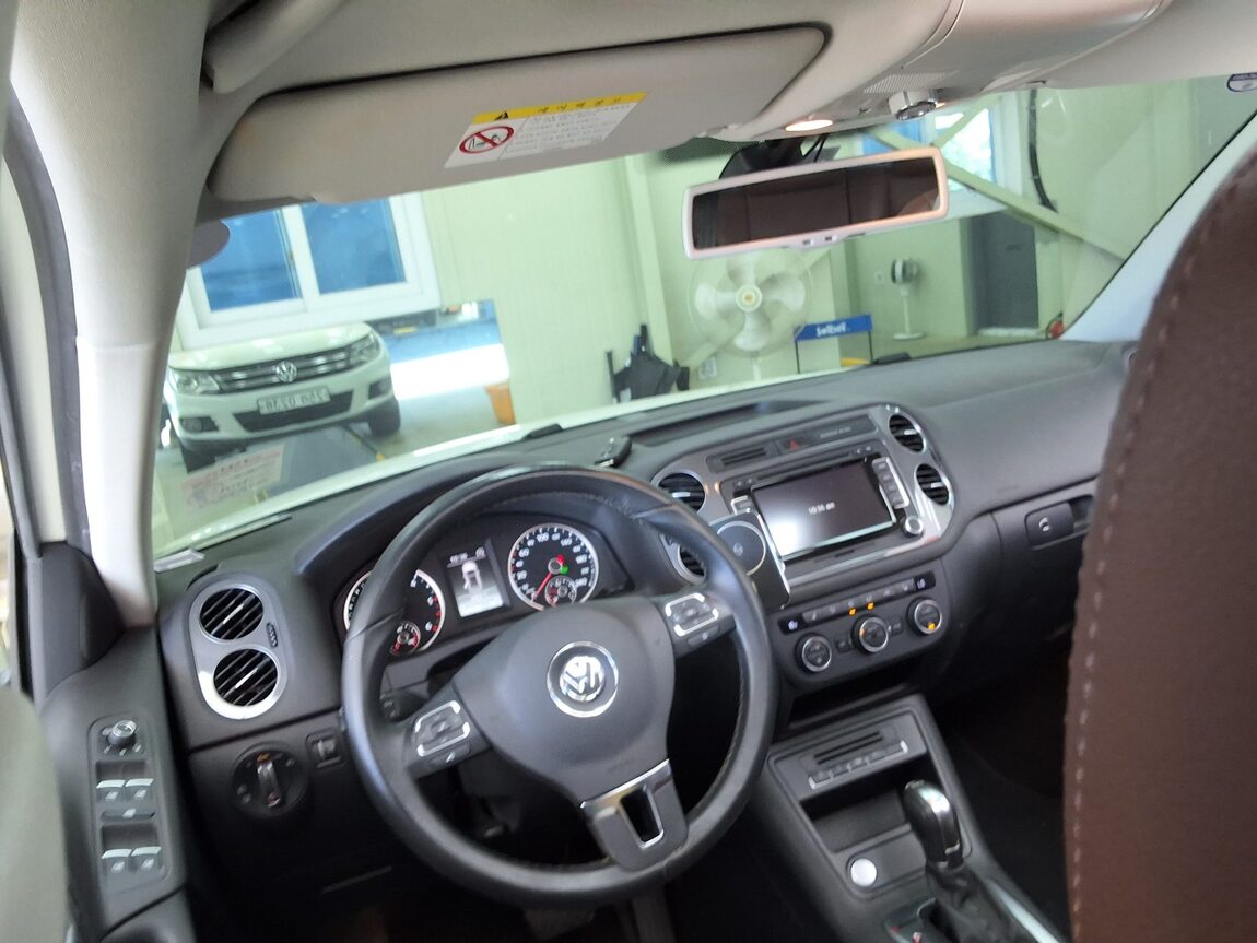 VOLKSWAGEN TIGUAN 2.0 TDI BLUEMOTION PREMIUM 2016 - zdjęcie 12