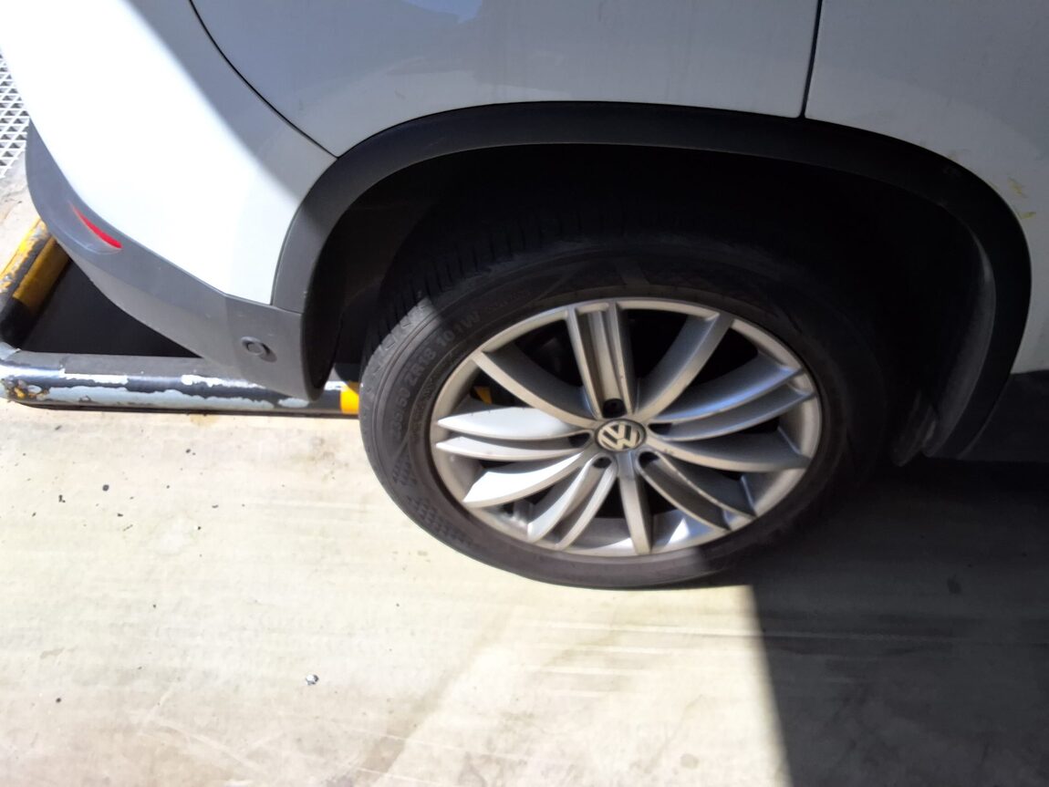 VOLKSWAGEN TIGUAN 2.0 TDI BLUEMOTION PREMIUM 2016 - zdjęcie 22